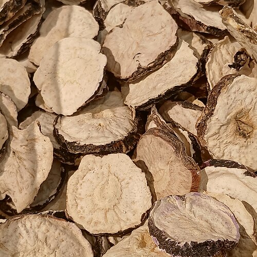 Dried maca root slices